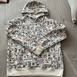 Boys Abercrombie sweatshirt. Size 13/14